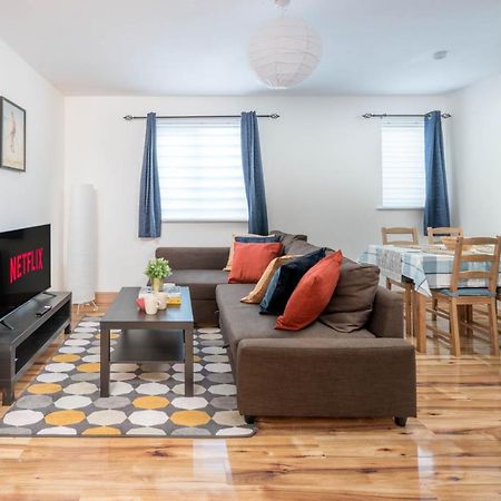 2 Bedroom Flat Near London Excel Экстерьер фото