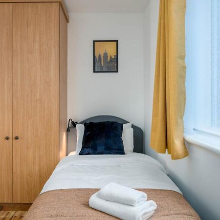 2 Bedroom Flat Near London Excel Экстерьер фото