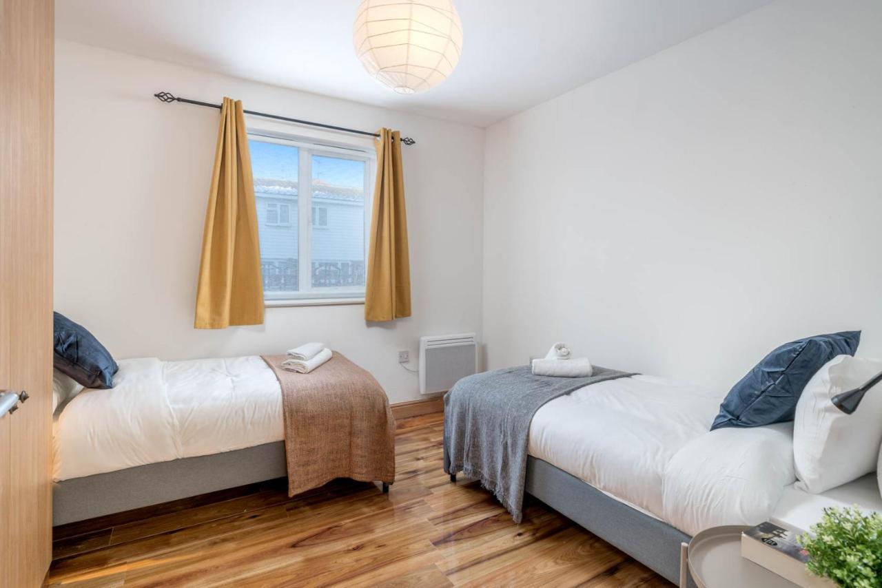 2 Bedroom Flat Near London Excel Экстерьер фото
