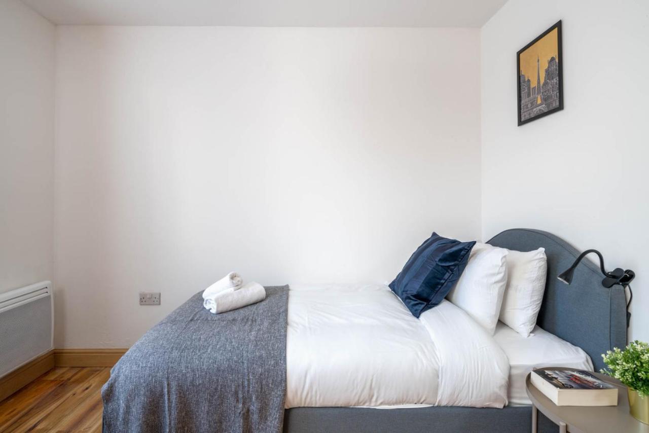 2 Bedroom Flat Near London Excel Экстерьер фото
