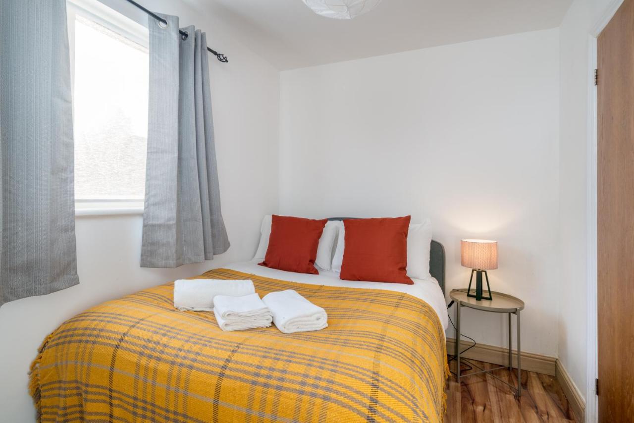2 Bedroom Flat Near London Excel Экстерьер фото